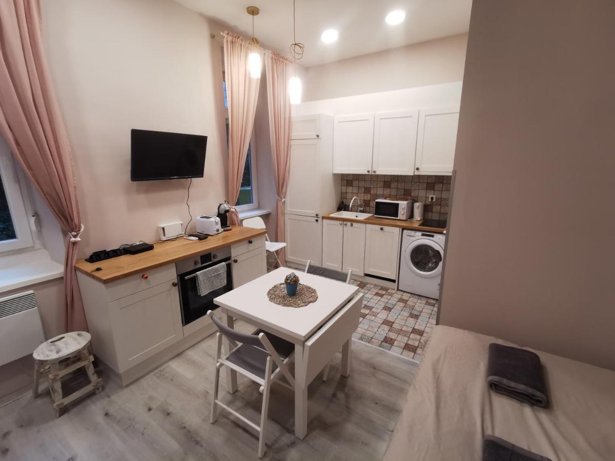 Goldcentral Apartments Akacfa Studios Budapest Luaran gambar