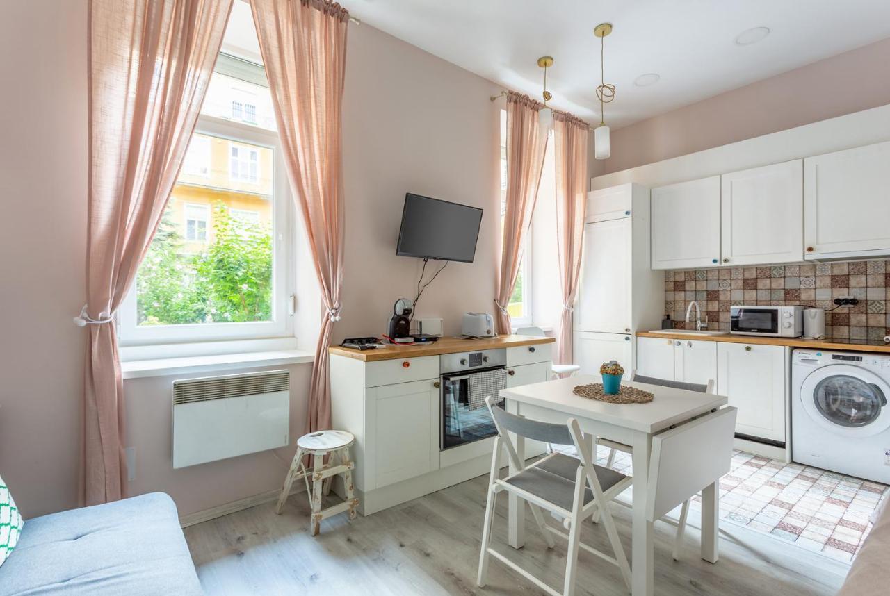 Goldcentral Apartments Akacfa Studios Budapest Luaran gambar