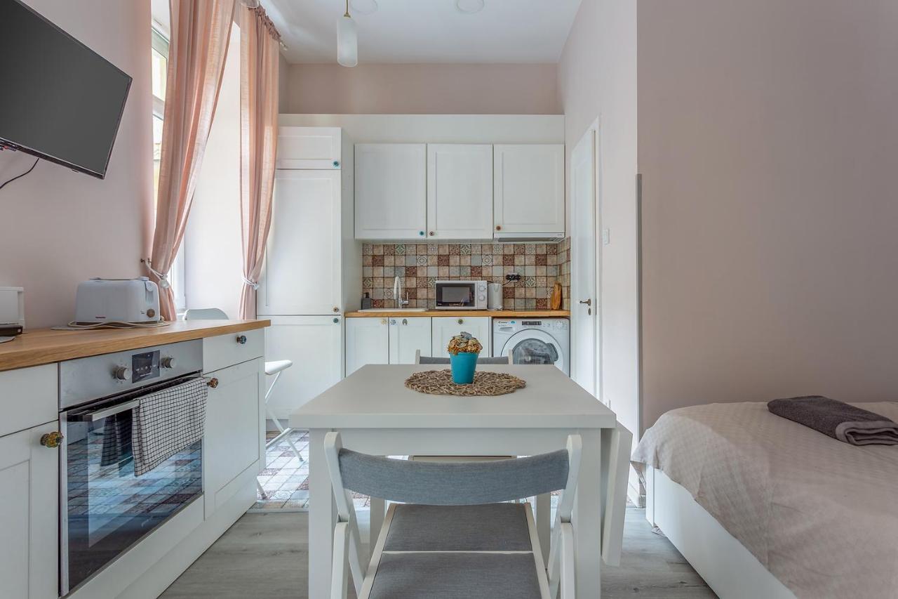 Goldcentral Apartments Akacfa Studios Budapest Luaran gambar