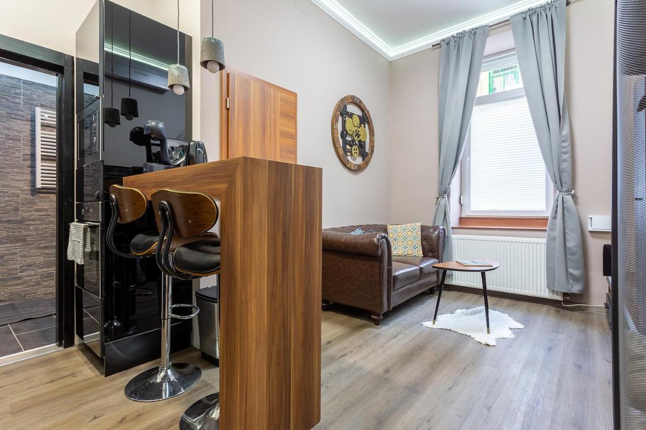 Goldcentral Apartments Akacfa Studios Budapest Luaran gambar